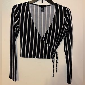 Black and white stripped v-neck long-sleeve top